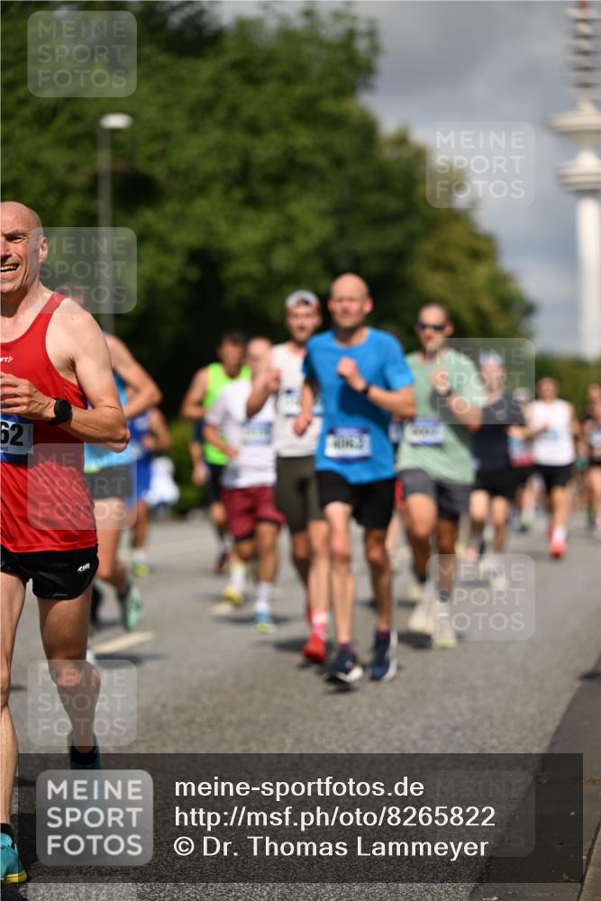 29.06.2025 - hella hamburg halbmarathon Dr. Thomas Lammeyer http://msf.ph/oto/8265822 29.06.2025 09:52:19 Kennedybrücke 1042, 1571, 2262, 3480, 3547, 4062, 4359, 4381, 5003, 5307, 6047, 6993, 7310, 7482, 8002, 8121, 8571, 9640, 9643, 10190, 10451, 10738, 10877, 11106, 11423 meine-sportfotos.de
