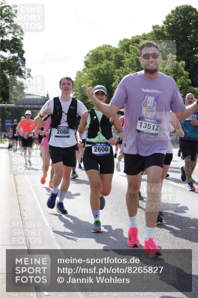 29.06.2025 - hella hamburg halbmarathon Jannik Wohlers http://msf.ph/oto/8265827 29.06.2025 09:59:58 Lombardsbrücke 1019, 1180, 1239, 1526, 1544, 1681, 2027, 2086, 2159, 2346, 2426, 2606, 2652, 2730, 2982, 3042, 3177, 3319, 3400, 3794, 3861, 3898, 4419, 4579, 4594, 4767, 4813, 4940, 4945, 5272, 5643, 5728, 6082, 6084, 6104, 6220, 6260, 6470, 6891, 7159, 8531, 8669, 9450, 9485, 9622, 10044, 10268, 10534, 10582, 10587, 10665, 10766, 10797, 11083, 11324, 11499, 11523, 11527, 11846, 11960, 11992, 12213, 12515, 12646, 12773, 12774, 12879, 13234, 13236, 13459, 13512, 14135 meine-sportfotos.de