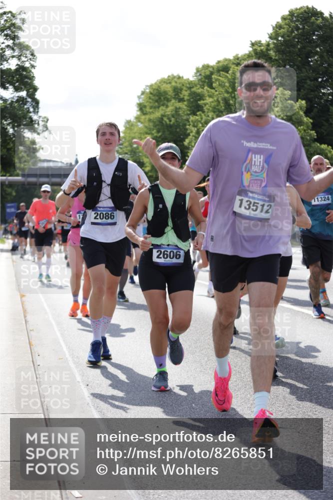 29.06.2025 - hella hamburg halbmarathon Jannik Wohlers http://msf.ph/oto/8265851 29.06.2025 09:59:58 Lombardsbrücke 1019, 1180, 1239, 1526, 1544, 1681, 2027, 2086, 2159, 2346, 2426, 2606, 2652, 2730, 2982, 3042, 3177, 3319, 3400, 3794, 3861, 3898, 4419, 4579, 4594, 4767, 4813, 4940, 4945, 5272, 5643, 5728, 6082, 6084, 6104, 6220, 6260, 6470, 6891, 7159, 8531, 8669, 9450, 9485, 9622, 10044, 10268, 10534, 10582, 10587, 10665, 10766, 10797, 11083, 11324, 11499, 11523, 11527, 11846, 11960, 11992, 12213, 12515, 12646, 12773, 12774, 12879, 13234, 13236, 13459, 13512, 14135 meine-sportfotos.de