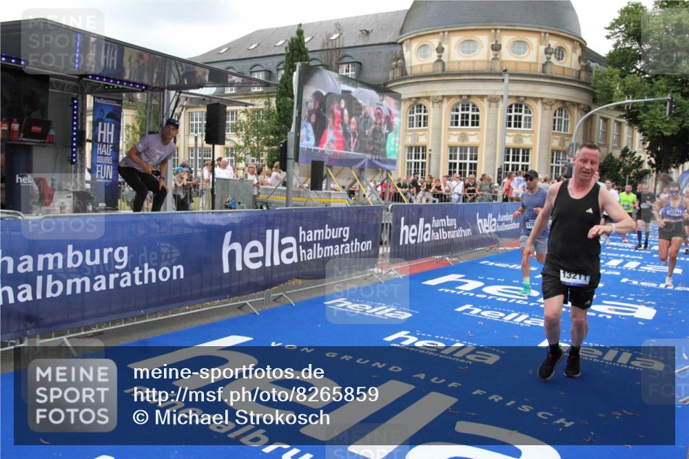29.06.2025 - hella hamburg halbmarathon Michael Strokosch http://msf.ph/oto/8265859 29.06.2025 10:52:28 Ziel 3715, 4140, 4587, 7178, 8371, 8661, 9145, 9876, 11791, 13015, 13211, 13707, 14561, 15144, 17773, 17997 meine-sportfotos.de