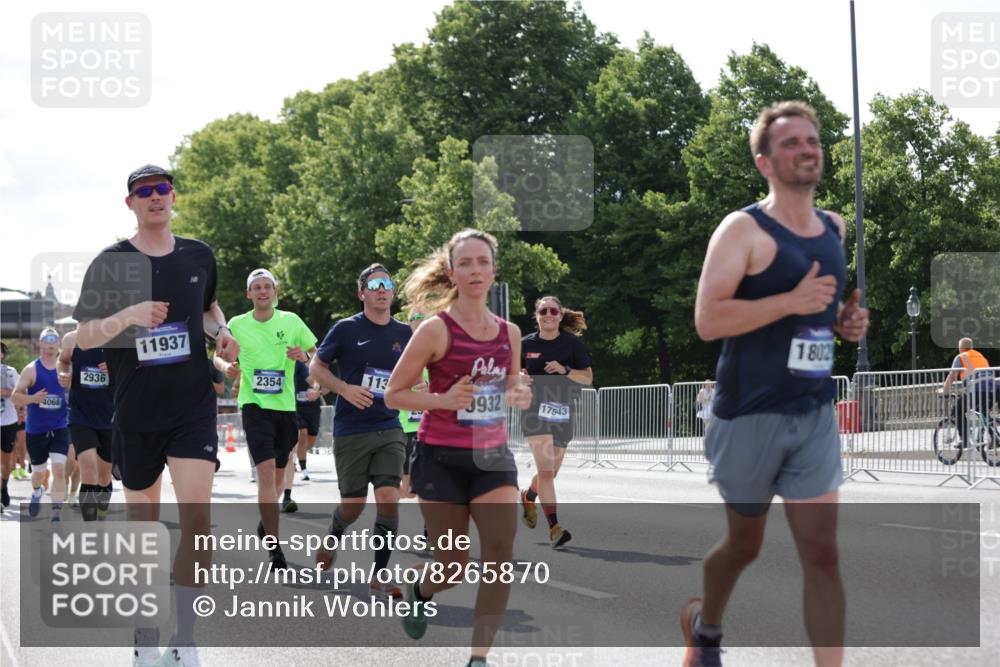 29.06.2025 - hella hamburg halbmarathon Jannik Wohlers http://msf.ph/oto/8265870 29.06.2025 10:00:44 Lombardsbrücke 1130, 1387, 1420, 1726, 2006, 2354, 2363, 2490, 2936, 3625, 3740, 4068, 4238, 4249, 4708, 5870, 6147, 6487, 6531, 6835, 7658, 7757, 7759, 7761, 7846, 8045, 8046, 8326, 9932, 10188, 10383, 11937, 12196, 12206, 12261, 13287, 14306, 15240, 15527, 15726, 15838, 16401, 16517, 16530, 16594, 16602, 16786, 16922, 17304, 17387, 17543, 17739, 18029, 18327, 18355, 18452, 18485, 18759, 18796 meine-sportfotos.de