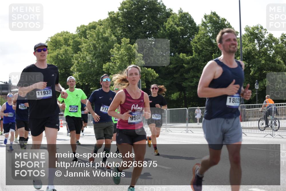 29.06.2025 - hella hamburg halbmarathon Jannik Wohlers http://msf.ph/oto/8265875 29.06.2025 10:00:44 Lombardsbrücke 1130, 1387, 1420, 1726, 2006, 2354, 2363, 2490, 2936, 3625, 3740, 4068, 4238, 4249, 4708, 5870, 6147, 6487, 6531, 6835, 7658, 7757, 7759, 7761, 7846, 8045, 8046, 8326, 9932, 10188, 10383, 11937, 12196, 12206, 12261, 13287, 14306, 15240, 15527, 15726, 15838, 16401, 16517, 16530, 16594, 16602, 16786, 16922, 17304, 17387, 17543, 17739, 18029, 18327, 18355, 18452, 18485, 18759, 18796 meine-sportfotos.de