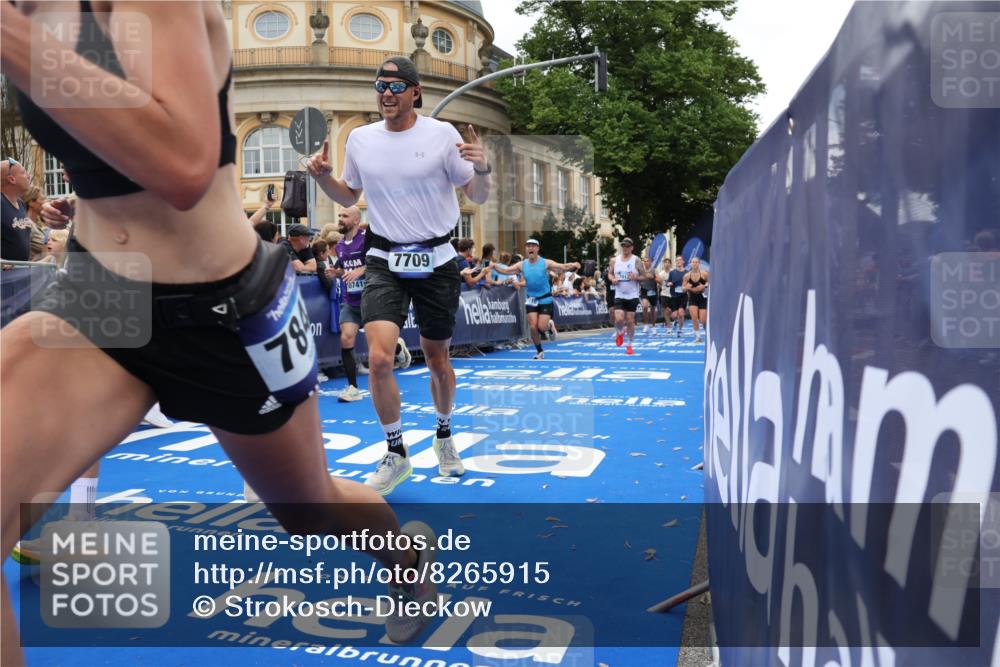 29.06.2025 - hella hamburg halbmarathon Strokosch-Dieckow http://msf.ph/oto/8265915 29.06.2025 10:45:06 Ziel 1171, 2270, 3917, 4997, 6054, 6266, 6375, 6575, 6819, 7087, 7709, 7843, 9302, 9710, 10313, 10741, 11688, 13919, 15334, 15365, 15651, 16685, 16689, 17120, 17381, 17960, 18346, 18718 meine-sportfotos.de