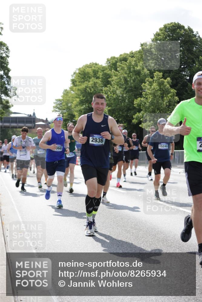 29.06.2025 - hella hamburg halbmarathon Jannik Wohlers http://msf.ph/oto/8265934 29.06.2025 10:00:46 Lombardsbrücke 1130, 1387, 1420, 1726, 2006, 2091, 2354, 2363, 2490, 2936, 3625, 3740, 4068, 4238, 4249, 4370, 4708, 6147, 0000, 6487, 6531, 6591, 6835, 7658, 7846, 8045, 8046, 9932, 10188, 10383, 11465, 11937, 12196, 12206, 12261, 13287, 13516, 15083, 15240, 15527, 15726, 15838, 16401, 16517, 16530, 16594, 16602, 16786, 17387, 17543, 17739, 18029, 18327, 18355, 18452, 18759, 18796 meine-sportfotos.de