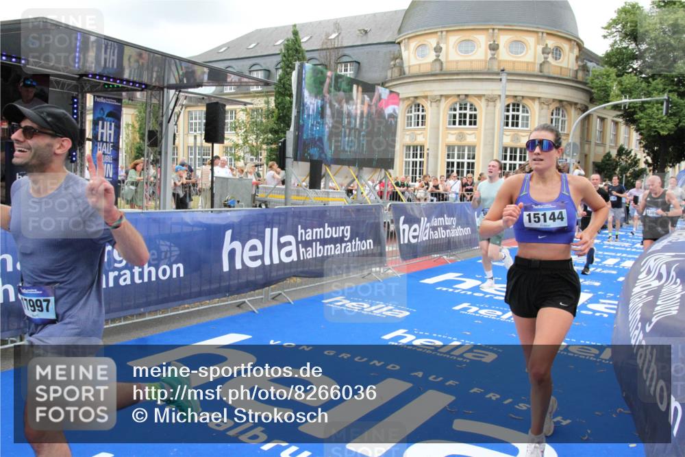 29.06.2025 - hella hamburg halbmarathon Michael Strokosch http://msf.ph/oto/8266036 29.06.2025 10:52:30 Ziel 3715, 7178, 7232, 8371, 8661, 9145, 9876, 11791, 13015, 13211, 14561, 15144, 15980, 17997 meine-sportfotos.de