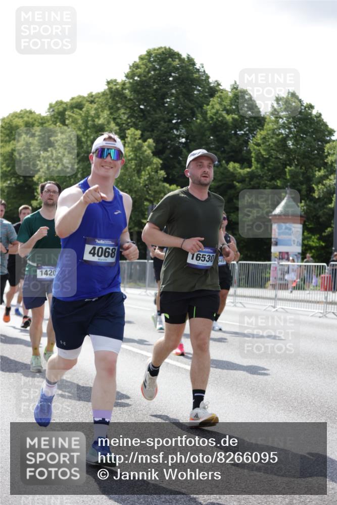 29.06.2025 - hella hamburg halbmarathon Jannik Wohlers http://msf.ph/oto/8266095 29.06.2025 10:00:48 Lombardsbrücke 1130, 1387, 1420, 1726, 2006, 2091, 2354, 2363, 2490, 2936, 3625, 4068, 4238, 4249, 4319, 4370, 0000, 6487, 6531, 6591, 6835, 6924, 7658, 7846, 8045, 8046, 9932, 10188, 10383, 10576, 11465, 11937, 12196, 12206, 12261, 13287, 13516, 15083, 15240, 15527, 15726, 15838, 16401, 16517, 16530, 16594, 16602, 16786, 17387, 17543, 17739, 18029, 18327, 18355, 18452, 18759, 18796, 18833, 19002, 19003 meine-sportfotos.de