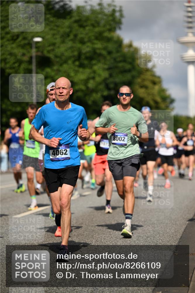 29.06.2025 - hella hamburg halbmarathon Dr. Thomas Lammeyer http://msf.ph/oto/8266109 29.06.2025 09:52:21 Kennedybrücke 1042, 1571, 2262, 3480, 3547, 4062, 4359, 4381, 5003, 5307, 6047, 6993, 7310, 7482, 7981, 8002, 8121, 8571, 9640, 9643, 10190, 10451, 10738, 10877, 11106, 11423 meine-sportfotos.de