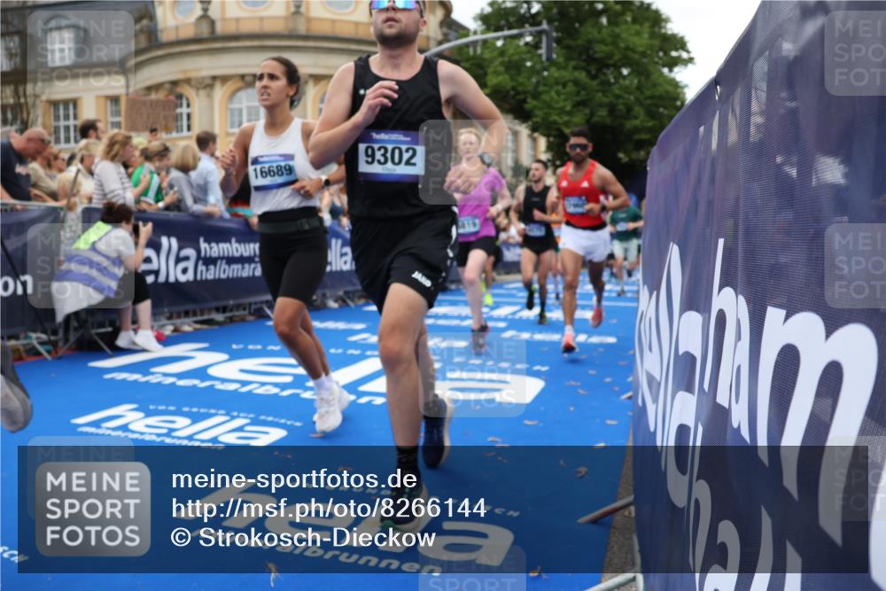 29.06.2025 - hella hamburg halbmarathon Strokosch-Dieckow http://msf.ph/oto/8266144 29.06.2025 10:45:11 Ziel 2188, 2270, 3917, 4997, 6054, 6375, 6575, 6819, 7087, 9302, 9710, 10064, 10313, 12783, 13919, 15365, 15563, 15636, 15651, 15741, 15760, 16513, 16685, 16689, 17120, 17960, 18346, 18718 meine-sportfotos.de