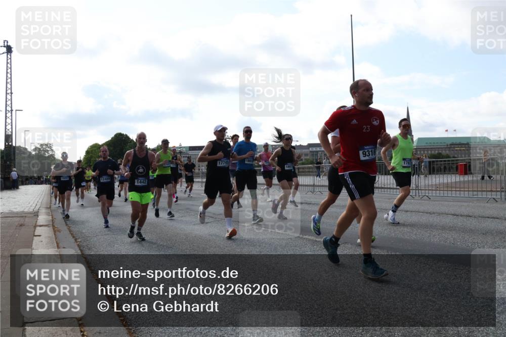 29.06.2025 - hella hamburg halbmarathon Lena Gebhardt http://msf.ph/oto/8266206 29.06.2025 09:57:19 Lombardsbrücke 1030, 1086, 1193, 1327, 1381, 1422, 1442, 1537, 1657, 1783, 2025, 2074, 2111, 2119, 2252, 2340, 2444, 2595, 2814, 2839, 2855, 2869, 2878, 3048, 3093, 3096, 3103, 3575, 3698, 3791, 4261, 4299, 4558, 4726, 4770, 4897, 4986, 5008, 5013, 5018, 5021, 5024, 5319, 5633, 5744, 5820, 5907, 6125, 6377, 6631, 6720, 6762, 6795, 6942, 7176, 7177, 7221, 7259, 7397, 7742, 7918, 7930, 7932, 8112, 8313, 8651, 8813, 8930, 9060, 9316, 9497, 10191 meine-sportfotos.de