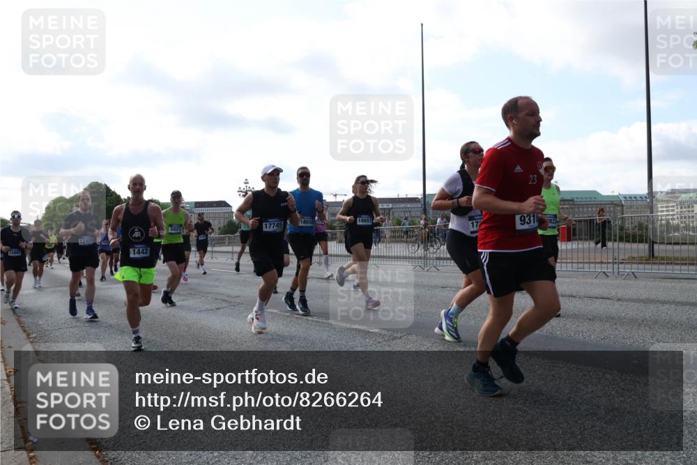 29.06.2025 - hella hamburg halbmarathon Lena Gebhardt http://msf.ph/oto/8266264 29.06.2025 09:57:19 Lombardsbrücke 1030, 1086, 1193, 1327, 1381, 1422, 1442, 1537, 1657, 1783, 2025, 2074, 2111, 2119, 2252, 2340, 2444, 2595, 2814, 2839, 2855, 2869, 2878, 3048, 3093, 3096, 3103, 3575, 3698, 3791, 4261, 4299, 4558, 4726, 4770, 4897, 4986, 5008, 5013, 5018, 5021, 5024, 5319, 5633, 5744, 5820, 5907, 6125, 6377, 6631, 6720, 6762, 6795, 6942, 7176, 7177, 7221, 7259, 7397, 7742, 7918, 7930, 7932, 8112, 8313, 8651, 8813, 8930, 9060, 9316, 9497, 10191 meine-sportfotos.de