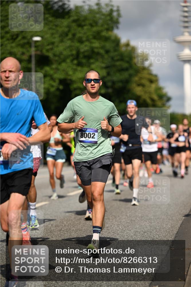 29.06.2025 - hella hamburg halbmarathon Dr. Thomas Lammeyer http://msf.ph/oto/8266313 29.06.2025 09:52:21 Kennedybrücke 1042, 1571, 2262, 3480, 3547, 4062, 4359, 4381, 5003, 5307, 6047, 6993, 7310, 7482, 7981, 8002, 8121, 8571, 9640, 9643, 10190, 10451, 10738, 10877, 11106, 11423 meine-sportfotos.de