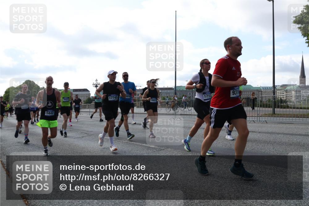 29.06.2025 - hella hamburg halbmarathon Lena Gebhardt http://msf.ph/oto/8266327 29.06.2025 09:57:19 Lombardsbrücke 1030, 1086, 1193, 1327, 1381, 1422, 1442, 1537, 1657, 1783, 2025, 2074, 2111, 2119, 2252, 2340, 2444, 2595, 2814, 2839, 2855, 2869, 2878, 3048, 3093, 3096, 3103, 3575, 3698, 3791, 4261, 4299, 4558, 4726, 4770, 4897, 4986, 5008, 5013, 5018, 5021, 5024, 5319, 5633, 5744, 5820, 5907, 6125, 6377, 6631, 6720, 6762, 6795, 6942, 7176, 7177, 7221, 7259, 7397, 7742, 7918, 7930, 7932, 8112, 8313, 8651, 8813, 8930, 9060, 9316, 9497, 10191 meine-sportfotos.de