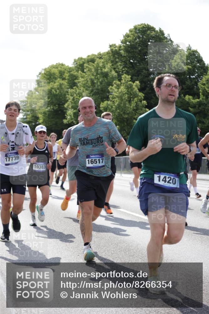 29.06.2025 - hella hamburg halbmarathon Jannik Wohlers http://msf.ph/oto/8266354 29.06.2025 10:00:49 Lombardsbrücke 1130, 1387, 1420, 1726, 2006, 2091, 2354, 2363, 2490, 2936, 3625, 4068, 4238, 4249, 4319, 4370, 0000, 6487, 6531, 6591, 6835, 6924, 7846, 8045, 8046, 9932, 10188, 10383, 10576, 11465, 11937, 12206, 12261, 13516, 15083, 15240, 15726, 15838, 16401, 16517, 16530, 16594, 16602, 16786, 17387, 17543, 17739, 18029, 18327, 18355, 18452, 18759, 18796, 18833, 19002, 19003 meine-sportfotos.de