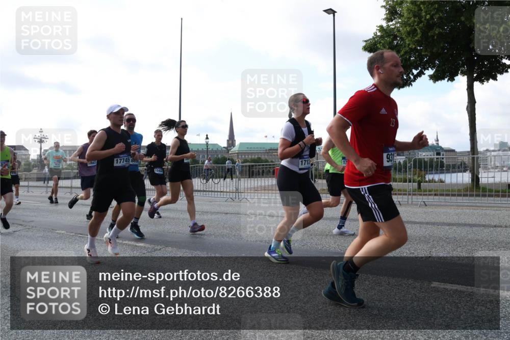 29.06.2025 - hella hamburg halbmarathon Lena Gebhardt http://msf.ph/oto/8266388 29.06.2025 09:57:20 Lombardsbrücke 1030, 1086, 1193, 1327, 1381, 1422, 1442, 1537, 1657, 1783, 2025, 2074, 2111, 2119, 2252, 2340, 2444, 2595, 2814, 2839, 2855, 2869, 2878, 3048, 3093, 3096, 3103, 3575, 3698, 3791, 3999, 4261, 4299, 4558, 4726, 4770, 4897, 4986, 5008, 5013, 5018, 5021, 5024, 5319, 5633, 5744, 5820, 5907, 6125, 6374, 6377, 6631, 6720, 6762, 6795, 6942, 7176, 7177, 7221, 7259, 7397, 7742, 7918, 7930, 7932, 8112, 8313, 8651, 8813, 8930, 9060, 9316, 9497, 10191 meine-sportfotos.de