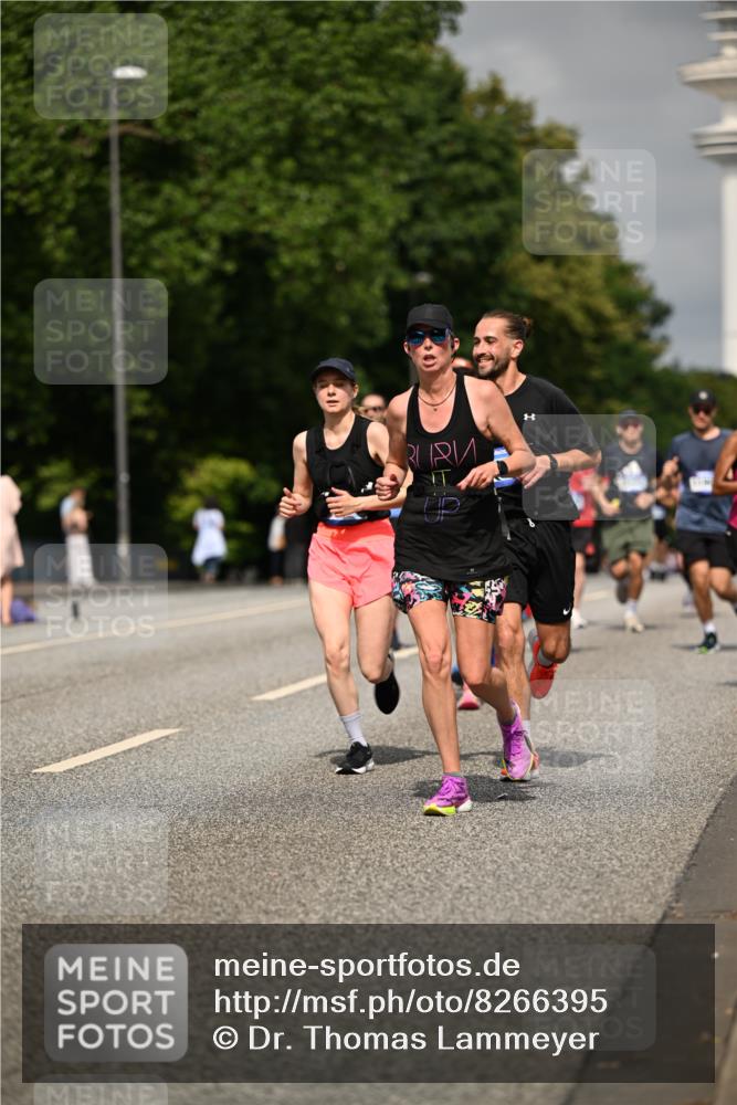 29.06.2025 - hella hamburg halbmarathon Dr. Thomas Lammeyer http://msf.ph/oto/8266395 29.06.2025 10:14:54 Kennedybrücke 1548, 1781, 2868, 4287, 5182, 5440, 5653, 5806, 8171, 8561, 8807, 8810, 10196, 11149 meine-sportfotos.de
