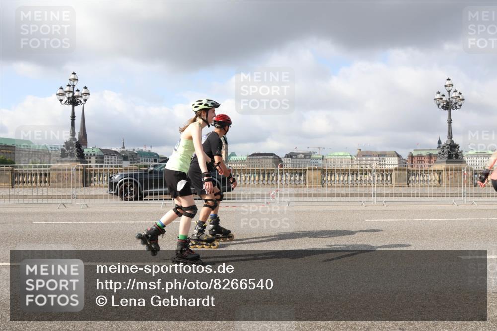 29.06.2025 - hella hamburg halbmarathon Lena Gebhardt http://msf.ph/oto/8266540 29.06.2025 09:04:35 Lombardsbrücke  meine-sportfotos.de