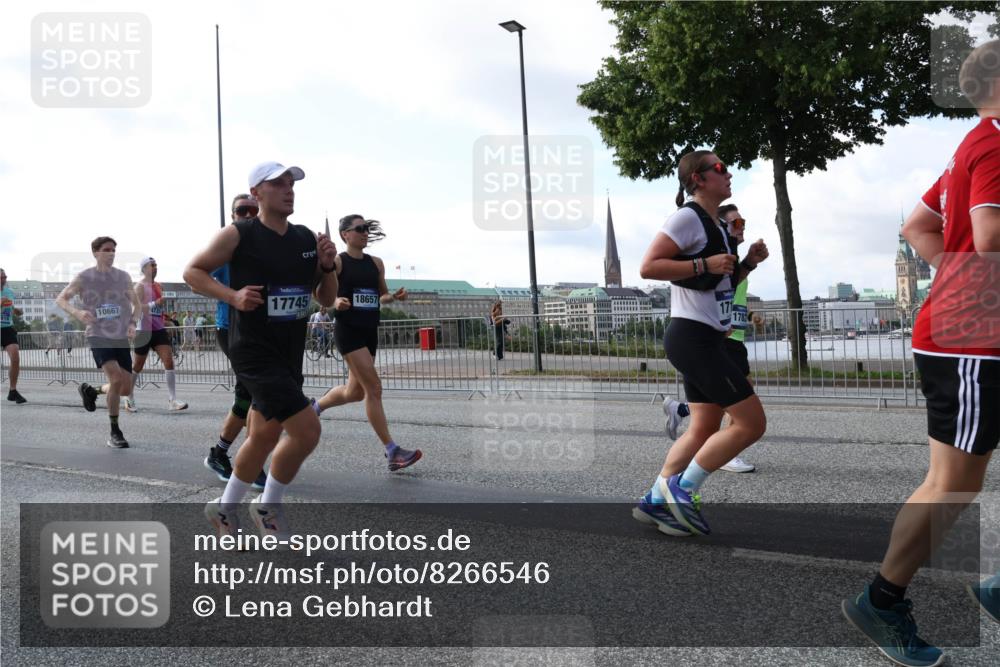 29.06.2025 - hella hamburg halbmarathon Lena Gebhardt http://msf.ph/oto/8266546 29.06.2025 09:57:20 Lombardsbrücke 1030, 1086, 1193, 1327, 1381, 1422, 1442, 1537, 1657, 1783, 2025, 2074, 2111, 2119, 2252, 2340, 2444, 2595, 2814, 2839, 2855, 2869, 2878, 3048, 3093, 3096, 3103, 3575, 3698, 3791, 3999, 4261, 4299, 4558, 4726, 4770, 4897, 4986, 5008, 5013, 5018, 5021, 5024, 5319, 5633, 5744, 5820, 5907, 6125, 6374, 6377, 6631, 6720, 6762, 6795, 6942, 7176, 7177, 7221, 7259, 7397, 7742, 7918, 7930, 7932, 8112, 8313, 8651, 8813, 8930, 9060, 9316, 9497, 10191 meine-sportfotos.de