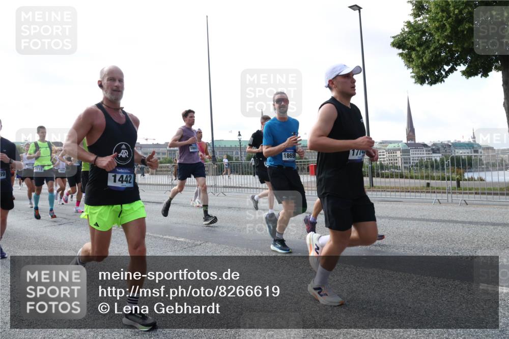 29.06.2025 - hella hamburg halbmarathon Lena Gebhardt http://msf.ph/oto/8266619 29.06.2025 09:57:20 Lombardsbrücke 1030, 1086, 1193, 1327, 1381, 1422, 1442, 1537, 1657, 1783, 2025, 2074, 2111, 2119, 2252, 2340, 2444, 2595, 2814, 2839, 2855, 2869, 2878, 3048, 3093, 3096, 3103, 3575, 3698, 3791, 3999, 4261, 4299, 4558, 4726, 4770, 4897, 4986, 5008, 5013, 5018, 5021, 5024, 5319, 5633, 5744, 5820, 5907, 6125, 6374, 6377, 6631, 6720, 6762, 6795, 6942, 7176, 7177, 7221, 7259, 7397, 7742, 7918, 7930, 7932, 8112, 8313, 8651, 8813, 8930, 9060, 9316, 9497, 10191 meine-sportfotos.de