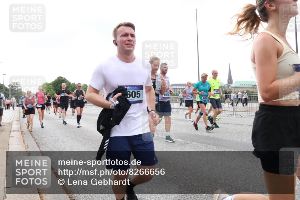 29.06.2025 - hella hamburg halbmarathon Lena Gebhardt http://msf.ph/oto/8266656 29.06.2025 10:46:13 Lombardsbrücke 1004, 1100, 1104, 1421, 1426, 1429, 1465, 1532, 1555, 1608, 1837, 1854, 1867, 1868, 1983, 2398, 2423, 2500, 2522, 2697, 2773, 2813, 2917, 2951, 2954, 2965, 3410, 4104, 4119, 4223, 4317, 4448, 4572, 5635, 5697, 5703, 5769, 5770, 5854, 5892, 6068, 6133, 6333, 6392, 6623, 7268, 7303, 7356, 7364, 7368, 7374, 7605, 7894, 7960, 7983, 8047, 8700, 9120, 9121, 9129, 9337, 9426, 9445, 10153, 10327, 10329, 10367, 10511, 11358, 11361, 11876, 11910, 12298, 12333, 12507, 12522 meine-sportfotos.de