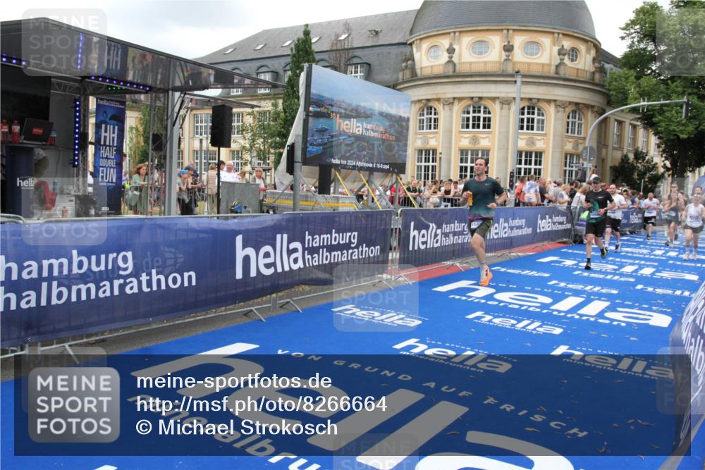 29.06.2025 - hella hamburg halbmarathon Michael Strokosch http://msf.ph/oto/8266664 29.06.2025 10:52:36 Ziel 2670, 3715, 3952, 6561, 6562, 7178, 7232, 9145, 9739, 11689, 11791, 12450, 13051, 13301, 14561, 15001, 15980, 18982 meine-sportfotos.de