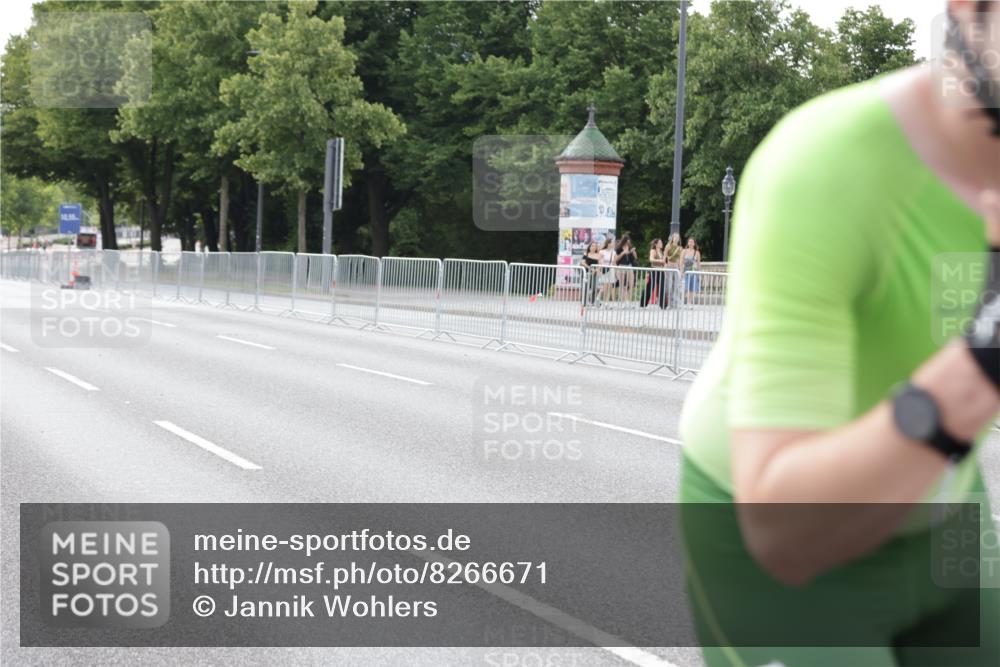 29.06.2025 - hella hamburg halbmarathon Jannik Wohlers http://msf.ph/oto/8266671 29.06.2025 08:50:45 Lombardsbrücke  meine-sportfotos.de