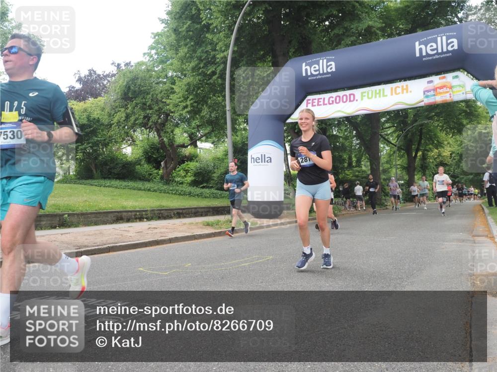 29.06.2025 - hella hamburg halbmarathon KatJ http://msf.ph/oto/8266709 29.06.2025 10:39:13 Zwischen KM18-KM19 1098, 2397, 2636, 2818, 4967, 6286, 8139 meine-sportfotos.de