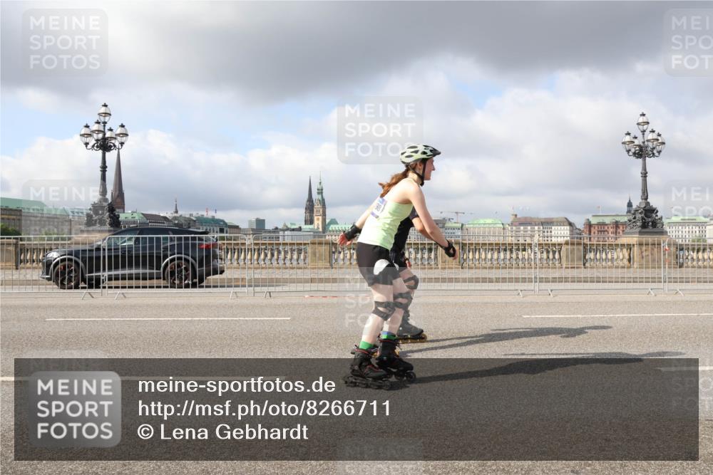 29.06.2025 - hella hamburg halbmarathon Lena Gebhardt http://msf.ph/oto/8266711 29.06.2025 09:04:35 Lombardsbrücke  meine-sportfotos.de