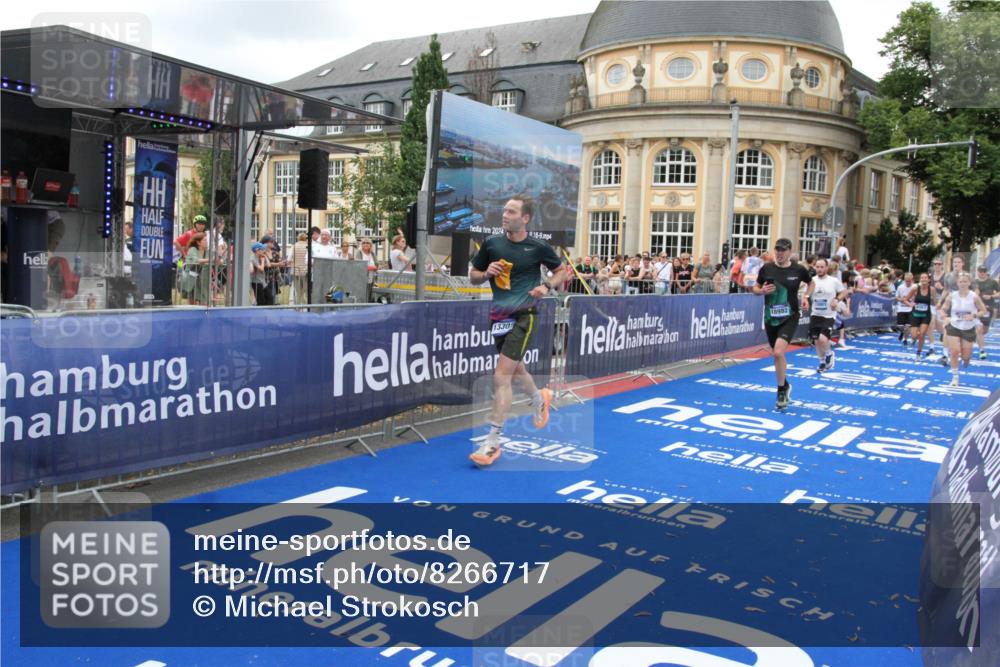 29.06.2025 - hella hamburg halbmarathon Michael Strokosch http://msf.ph/oto/8266717 29.06.2025 10:52:37 Ziel 2670, 3715, 3952, 6561, 6562, 7232, 9145, 9739, 11689, 12450, 13051, 13301, 14561, 15001, 15980, 18982 meine-sportfotos.de