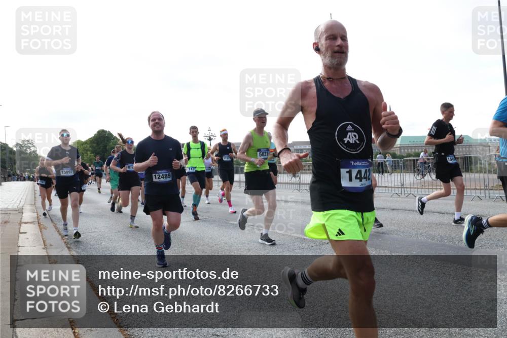 29.06.2025 - hella hamburg halbmarathon Lena Gebhardt http://msf.ph/oto/8266733 29.06.2025 09:57:21 Lombardsbrücke 1030, 1086, 1193, 1327, 1381, 1422, 1442, 1537, 1657, 1783, 2025, 2074, 2111, 2119, 2252, 2340, 2444, 2595, 2814, 2839, 2855, 2869, 2878, 3048, 3093, 3096, 3103, 3575, 3698, 3791, 3999, 4261, 4299, 4558, 4726, 4770, 4897, 4986, 5008, 5013, 5018, 5021, 5024, 5319, 5633, 5744, 5820, 5907, 6125, 6374, 6377, 6631, 6720, 6762, 6795, 6942, 7176, 7177, 7221, 7259, 7397, 7742, 7918, 7930, 7932, 8112, 8313, 8651, 8813, 8930, 9060, 9316, 9497, 10191 meine-sportfotos.de