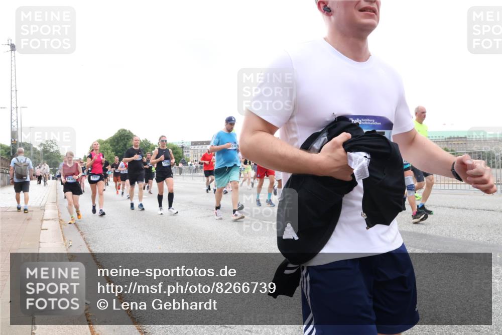 29.06.2025 - hella hamburg halbmarathon Lena Gebhardt http://msf.ph/oto/8266739 29.06.2025 10:46:14 Lombardsbrücke 1004, 1100, 1104, 1421, 1426, 1429, 1465, 1532, 1555, 1608, 1837, 1854, 1867, 1868, 1983, 2398, 2423, 2500, 2522, 2697, 2773, 2813, 2951, 2954, 2965, 3410, 4104, 4119, 4223, 4317, 4448, 4572, 5635, 5697, 5703, 5769, 5770, 5854, 5892, 6068, 6133, 6333, 6392, 6623, 7268, 7303, 7356, 7364, 7368, 7374, 7605, 7894, 7960, 7983, 8047, 8700, 9120, 9121, 9129, 9337, 9426, 9445, 10153, 10327, 10329, 10367, 10511, 11358, 11361, 11876, 11910, 12298, 12333, 12507, 12522 meine-sportfotos.de