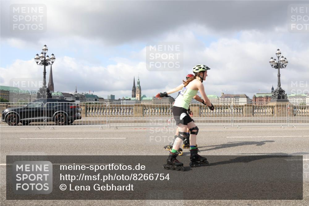 29.06.2025 - hella hamburg halbmarathon Lena Gebhardt http://msf.ph/oto/8266754 29.06.2025 09:04:35 Lombardsbrücke  meine-sportfotos.de