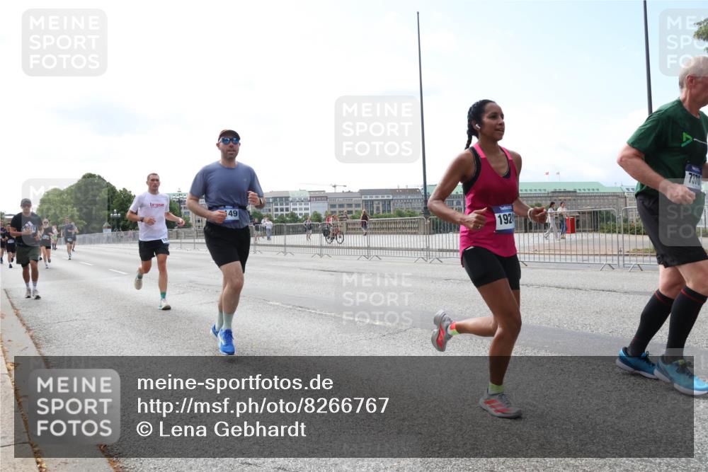 29.06.2025 - hella hamburg halbmarathon Lena Gebhardt http://msf.ph/oto/8266767 29.06.2025 10:11:13 Lombardsbrücke 1166, 1186, 1723, 1781, 2868, 3837, 4287, 5254, 5653, 7271, 7370, 8171, 8206, 8207, 8368, 8561, 9119, 9169, 9829, 10196, 10372, 11149, 11755, 12286, 12426, 12556, 12571, 12790, 12836, 13588, 13594, 13603, 14022, 14149, 14270, 15009, 15214, 15252, 15797, 15908, 16383, 16808, 17142, 17500, 17787, 18382, 19172, 19241 meine-sportfotos.de