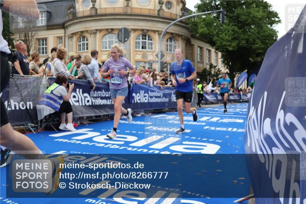 29.06.2025 - hella hamburg halbmarathon Strokosch-Dieckow http://msf.ph/oto/8266777 29.06.2025 10:45:25 Ziel 1697, 2138, 2367, 2415, 2470, 3186, 5706, 6831, 8374, 9105, 11469, 12277, 12643, 14062, 14703, 16725, 17499, 18407, 18638 meine-sportfotos.de
