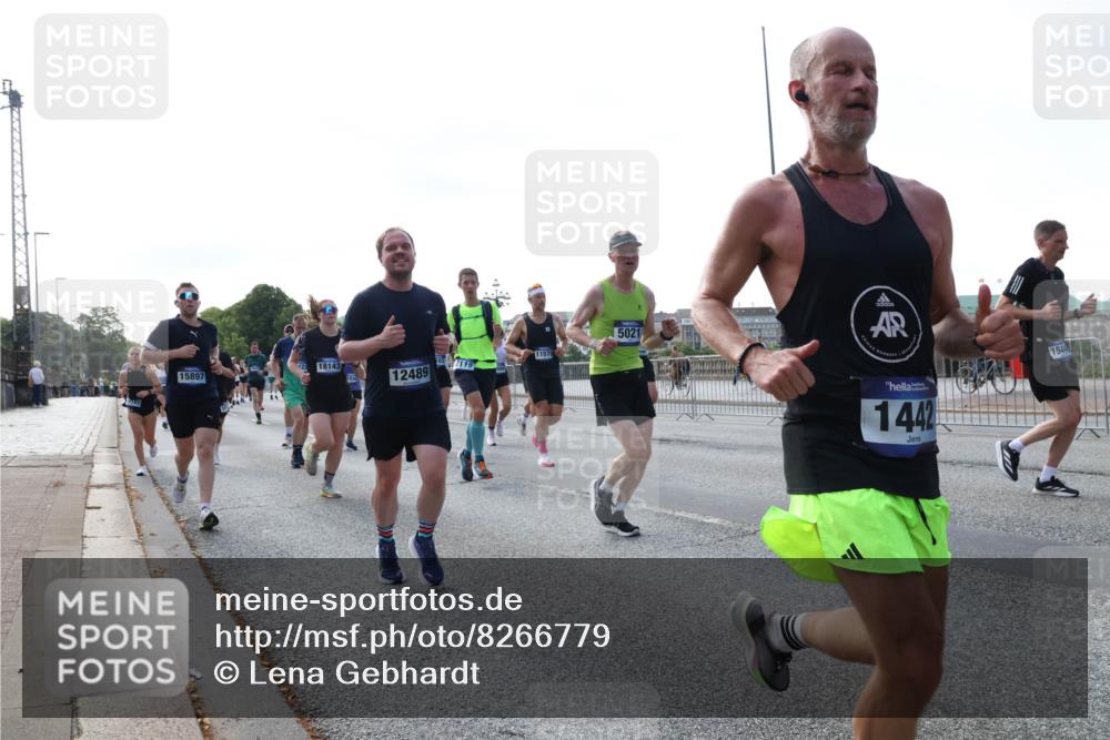 29.06.2025 - hella hamburg halbmarathon Lena Gebhardt http://msf.ph/oto/8266779 29.06.2025 09:57:21 Lombardsbrücke 1030, 1086, 1193, 1327, 1381, 1422, 1442, 1537, 1657, 1783, 2025, 2074, 2111, 2119, 2252, 2340, 2444, 2595, 2814, 2839, 2855, 2869, 2878, 3048, 3093, 3096, 3103, 3575, 3698, 3791, 3999, 4261, 4299, 4558, 4726, 4770, 4897, 4986, 5008, 5013, 5018, 5021, 5024, 5319, 5633, 5744, 5820, 5907, 6125, 6374, 6377, 6631, 6720, 6762, 6795, 6942, 7176, 7177, 7221, 7259, 7397, 7742, 7918, 7930, 7932, 8112, 8313, 8651, 8813, 8930, 9060, 9316, 9497, 10191 meine-sportfotos.de