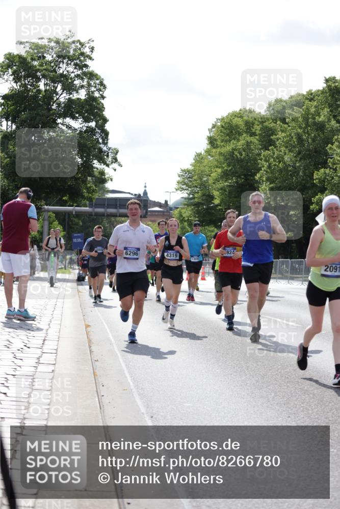 29.06.2025 - hella hamburg halbmarathon Jannik Wohlers http://msf.ph/oto/8266780 29.06.2025 10:00:53 Lombardsbrücke 1130, 1387, 1420, 2006, 2091, 2354, 2363, 2490, 2936, 3425, 3663, 4068, 4249, 4319, 4370, 4649, 5675, 6087, 0000, 6487, 6591, 6835, 6924, 7287, 7846, 8030, 8045, 8046, 9932, 10383, 10576, 11465, 11937, 13516, 13699, 14867, 15083, 15240, 15550, 15637, 15726, 15838, 16401, 16517, 16530, 16602, 16786, 17387, 17543, 17739, 17890, 18029, 18327, 18355, 18796, 18833, 19002, 19003 meine-sportfotos.de