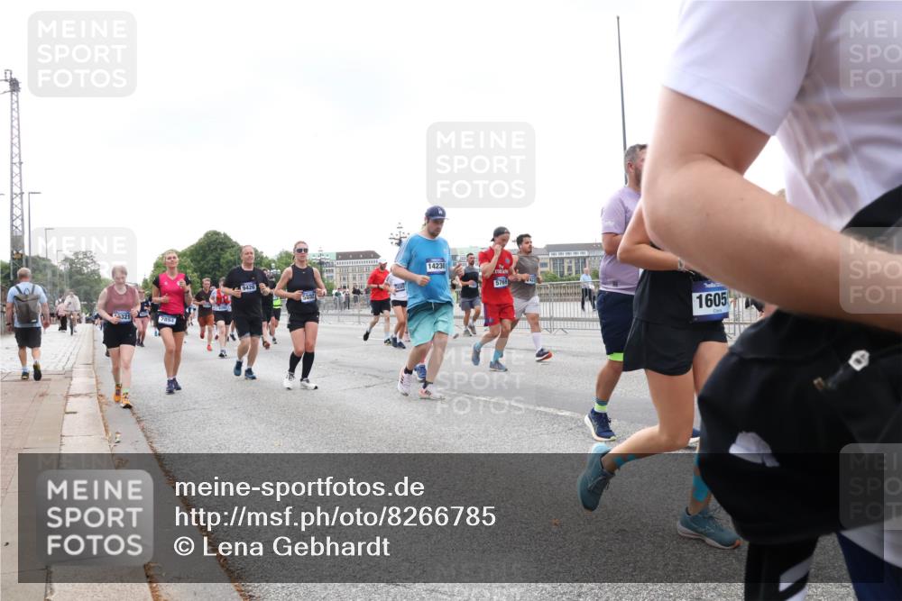 29.06.2025 - hella hamburg halbmarathon Lena Gebhardt http://msf.ph/oto/8266785 29.06.2025 10:46:14 Lombardsbrücke 1004, 1100, 1104, 1421, 1426, 1429, 1465, 1532, 1555, 1608, 1837, 1854, 1867, 1868, 1983, 2398, 2423, 2500, 2522, 2697, 2773, 2813, 2951, 2954, 2965, 3410, 4104, 4119, 4223, 4317, 4448, 4572, 5635, 5697, 5703, 5769, 5770, 5854, 5892, 6068, 6133, 6333, 6392, 6623, 7268, 7303, 7356, 7364, 7368, 7374, 7605, 7894, 7960, 7983, 8047, 8700, 9120, 9121, 9129, 9337, 9426, 9445, 10153, 10327, 10329, 10367, 10511, 11358, 11361, 11876, 11910, 12298, 12333, 12507, 12522 meine-sportfotos.de