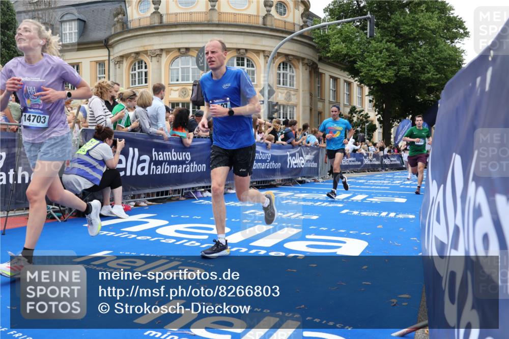 29.06.2025 - hella hamburg halbmarathon Strokosch-Dieckow http://msf.ph/oto/8266803 29.06.2025 10:45:26 Ziel 1697, 2138, 2367, 2415, 2470, 3186, 5623, 5706, 6831, 8374, 9105, 11469, 12277, 12643, 14062, 14703, 16725, 17499, 18407, 18638 meine-sportfotos.de