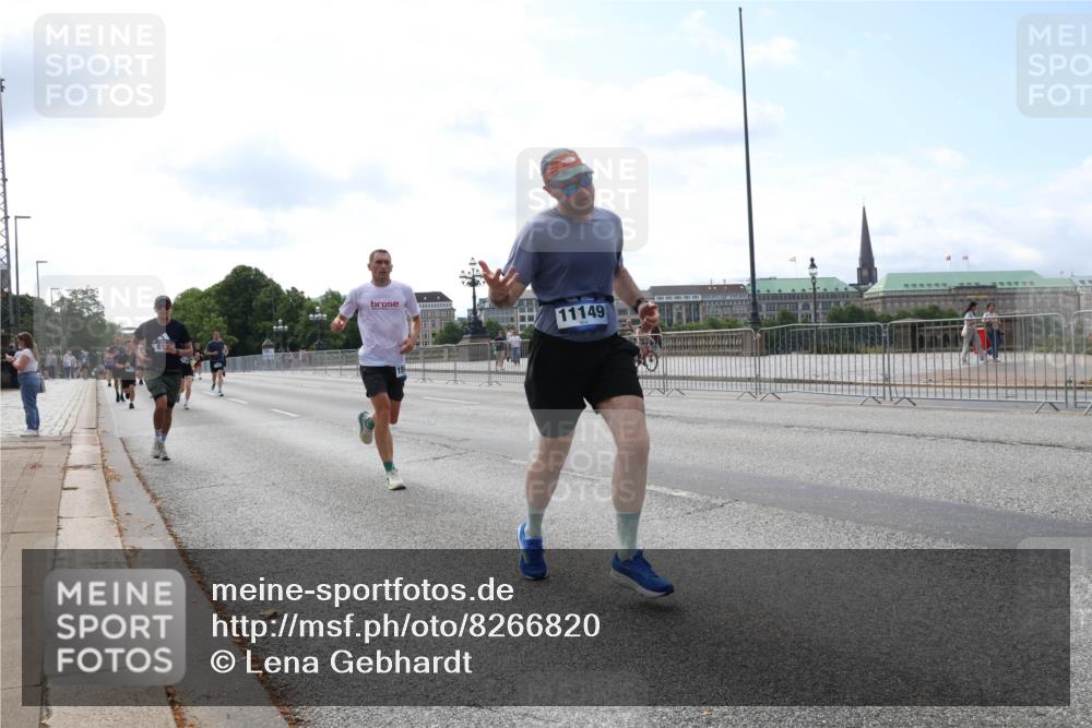 29.06.2025 - hella hamburg halbmarathon Lena Gebhardt http://msf.ph/oto/8266820 29.06.2025 10:11:14 Lombardsbrücke 1166, 1186, 1723, 1781, 2868, 3837, 4287, 5254, 5653, 7271, 7370, 8171, 8206, 8207, 8368, 8561, 9119, 9169, 9829, 10196, 10372, 11149, 11755, 12286, 12426, 12556, 12571, 12790, 12836, 13588, 13594, 13603, 14022, 14149, 14270, 15009, 15214, 15252, 15797, 15908, 16383, 16808, 17142, 17500, 17787, 18382, 19172, 19241 meine-sportfotos.de
