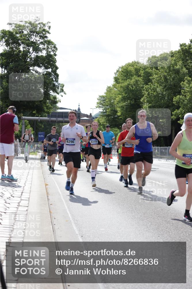 29.06.2025 - hella hamburg halbmarathon Jannik Wohlers http://msf.ph/oto/8266836 29.06.2025 10:00:53 Lombardsbrücke 1130, 1387, 1420, 2006, 2091, 2354, 2363, 2490, 2936, 3425, 3663, 4068, 4249, 4319, 4370, 4649, 5675, 6087, 0000, 6487, 6591, 6835, 6924, 7287, 7846, 8030, 8045, 8046, 9932, 10383, 10576, 11465, 11937, 13516, 13699, 14867, 15083, 15240, 15550, 15637, 15726, 15838, 16401, 16517, 16530, 16602, 16786, 17387, 17543, 17739, 17890, 18029, 18327, 18355, 18796, 18833, 19002, 19003 meine-sportfotos.de