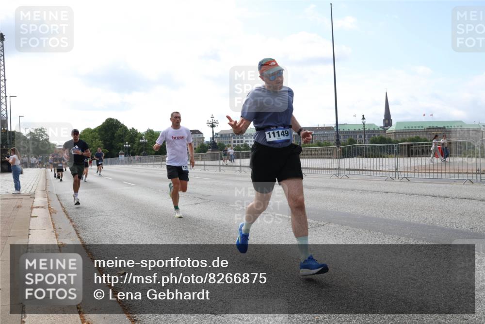 29.06.2025 - hella hamburg halbmarathon Lena Gebhardt http://msf.ph/oto/8266875 29.06.2025 10:11:14 Lombardsbrücke 1166, 1186, 1723, 1781, 2868, 3837, 4287, 5254, 5653, 7271, 7370, 8171, 8206, 8207, 8368, 8561, 9119, 9169, 9829, 10196, 10372, 11149, 11755, 12286, 12426, 12556, 12571, 12790, 12836, 13588, 13594, 13603, 14022, 14149, 14270, 15009, 15214, 15252, 15797, 15908, 16383, 16808, 17142, 17500, 17787, 18382, 19172, 19241 meine-sportfotos.de