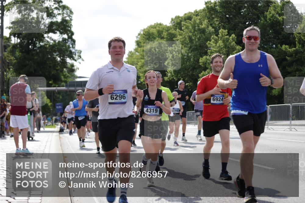 29.06.2025 - hella hamburg halbmarathon Jannik Wohlers http://msf.ph/oto/8266957 29.06.2025 10:00:55 Lombardsbrücke 1130, 1387, 1420, 2006, 2091, 2354, 2363, 2936, 3425, 3663, 4068, 4249, 4319, 4370, 4649, 5675, 6087, 0000, 6591, 6835, 6924, 7287, 7846, 8030, 8045, 8046, 8191, 8691, 9932, 10383, 10576, 11465, 11937, 12475, 13516, 13551, 13699, 14867, 15083, 15240, 15550, 15637, 15726, 16517, 16530, 16602, 17387, 17543, 17739, 17890, 18029, 18290, 18327, 18355, 18796, 18833, 19002, 19003 meine-sportfotos.de