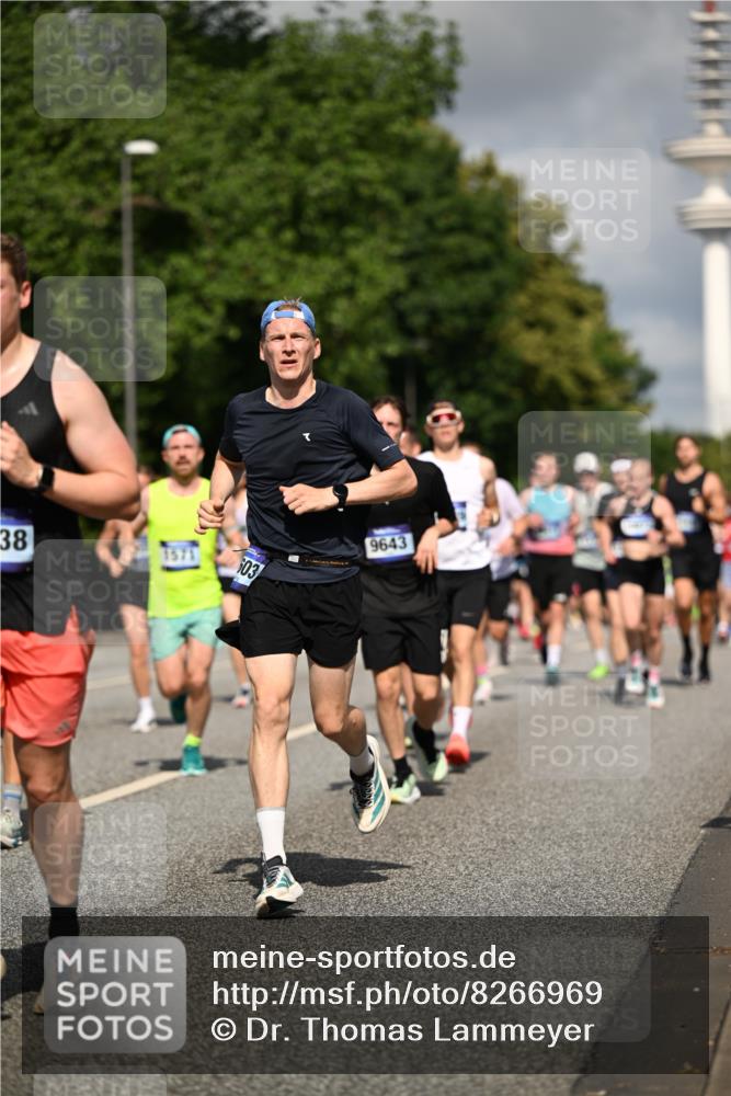 29.06.2025 - hella hamburg halbmarathon Dr. Thomas Lammeyer http://msf.ph/oto/8266969 29.06.2025 09:52:23 Kennedybrücke 1042, 1571, 1600, 2262, 3547, 4062, 4359, 4381, 5003, 6037, 6047, 6993, 7310, 7482, 7981, 8002, 8121, 8571, 9640, 9643, 10190, 10451, 10738, 10877, 11106, 11423 meine-sportfotos.de