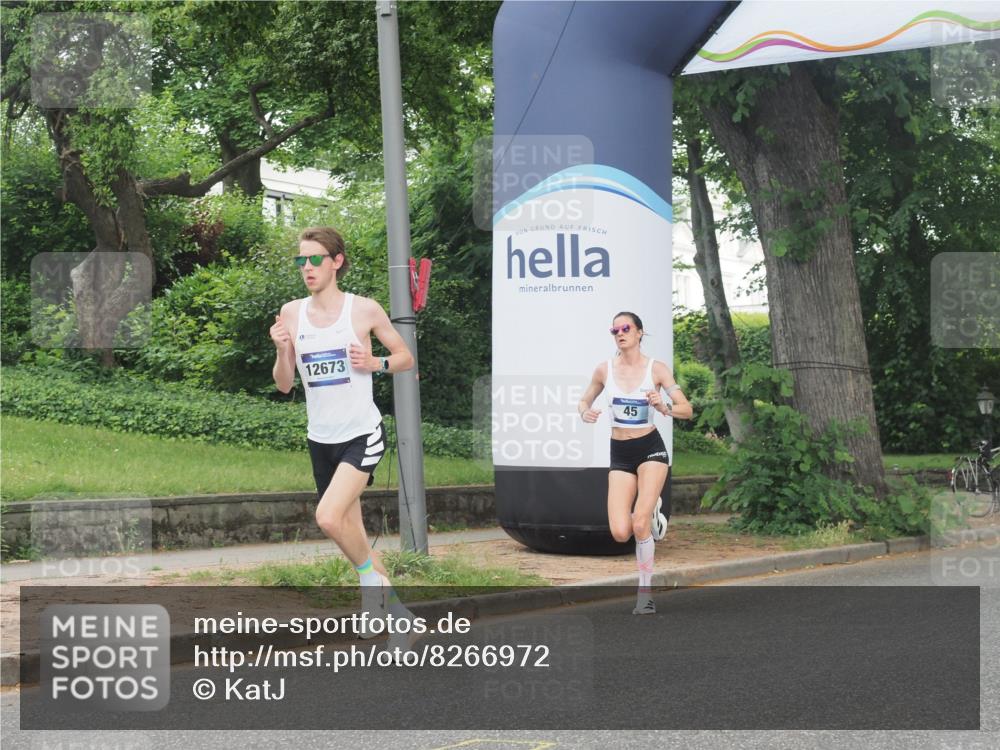 29.06.2025 - hella hamburg halbmarathon KatJ http://msf.ph/oto/8266972 29.06.2025 10:06:46 Zwischen KM18-KM19  meine-sportfotos.de