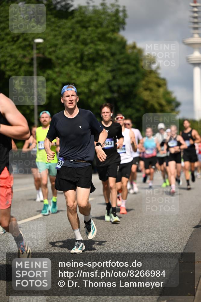 29.06.2025 - hella hamburg halbmarathon Dr. Thomas Lammeyer http://msf.ph/oto/8266984 29.06.2025 09:52:23 Kennedybrücke 1042, 1571, 1600, 2262, 3547, 4062, 4359, 4381, 5003, 6037, 6047, 6993, 7310, 7482, 7981, 8002, 8121, 8571, 9640, 9643, 10190, 10451, 10738, 10877, 11106, 11423 meine-sportfotos.de