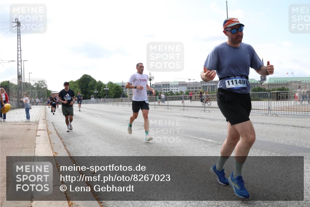 29.06.2025 - hella hamburg halbmarathon Lena Gebhardt http://msf.ph/oto/8267023 29.06.2025 10:11:14 Lombardsbrücke 1166, 1186, 1723, 1781, 2868, 3837, 4287, 5254, 5653, 7271, 7370, 8171, 8206, 8207, 8368, 8561, 9119, 9169, 9829, 10196, 10372, 11149, 11755, 12286, 12426, 12556, 12571, 12790, 12836, 13588, 13594, 13603, 14022, 14149, 14270, 15009, 15214, 15252, 15797, 15908, 16383, 16808, 17142, 17500, 17787, 18382, 19172, 19241 meine-sportfotos.de