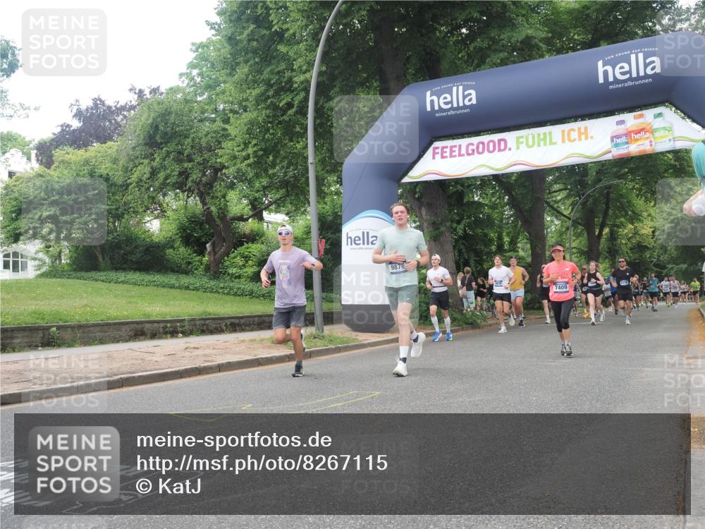 29.06.2025 - hella hamburg halbmarathon KatJ http://msf.ph/oto/8267115 29.06.2025 10:39:19 Zwischen KM18-KM19 1098, 7409, 8139 meine-sportfotos.de