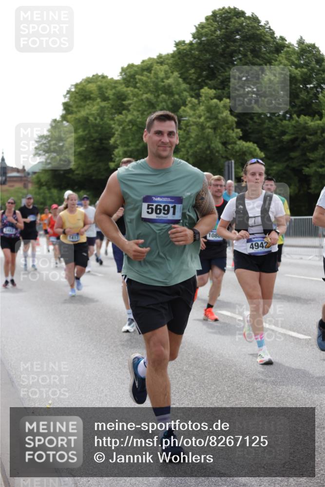 29.06.2025 - hella hamburg halbmarathon Jannik Wohlers http://msf.ph/oto/8267125 29.06.2025 10:33:32 Lombardsbrücke 1189, 1275, 1417, 1705, 1787, 1896, 2265, 2482, 2496, 2526, 3264, 3340, 3345, 3829, 4479, 4696, 4807, 4942, 5557, 5561, 5566, 5584, 5691, 5821, 5822, 5887, 6364, 6515, 6516, 6956, 7027, 7565, 8202, 8277, 8375, 8377, 8383, 8401, 9094, 9875, 9995, 10007, 10071, 10561, 10800, 11092, 11111, 11237, 11338, 11432, 11642, 12330, 12562, 12835, 13401, 13485, 13535, 13741, 13853, 13934, 14032, 14058, 14873, 15792, 15845, 17440, 17953, 19145, 19164 meine-sportfotos.de