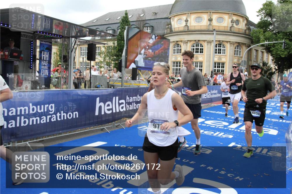 29.06.2025 - hella hamburg halbmarathon Michael Strokosch http://msf.ph/oto/8267172 29.06.2025 10:52:41 Ziel 2346, 2670, 3952, 5116, 6561, 6562, 7475, 9739, 9869, 10115, 11459, 11689, 12450, 13051, 13301, 14122, 15001, 18982 meine-sportfotos.de