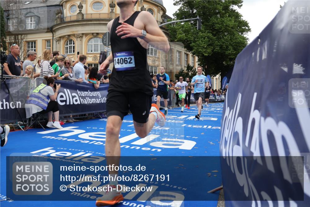 29.06.2025 - hella hamburg halbmarathon Strokosch-Dieckow http://msf.ph/oto/8267191 29.06.2025 10:45:34 Ziel 2138, 2415, 5623, 6071, 6711, 6831, 8374, 8668, 11291, 11495, 12154, 14062, 14764, 15666, 16725, 17674, 18862, 18878 meine-sportfotos.de