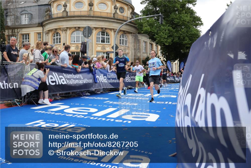 29.06.2025 - hella hamburg halbmarathon Strokosch-Dieckow http://msf.ph/oto/8267205 29.06.2025 10:45:35 Ziel 2138, 2415, 5623, 6071, 6711, 6831, 8374, 8668, 11291, 11495, 12154, 14062, 14764, 15666, 16725, 17332, 17674, 18862, 18878 meine-sportfotos.de